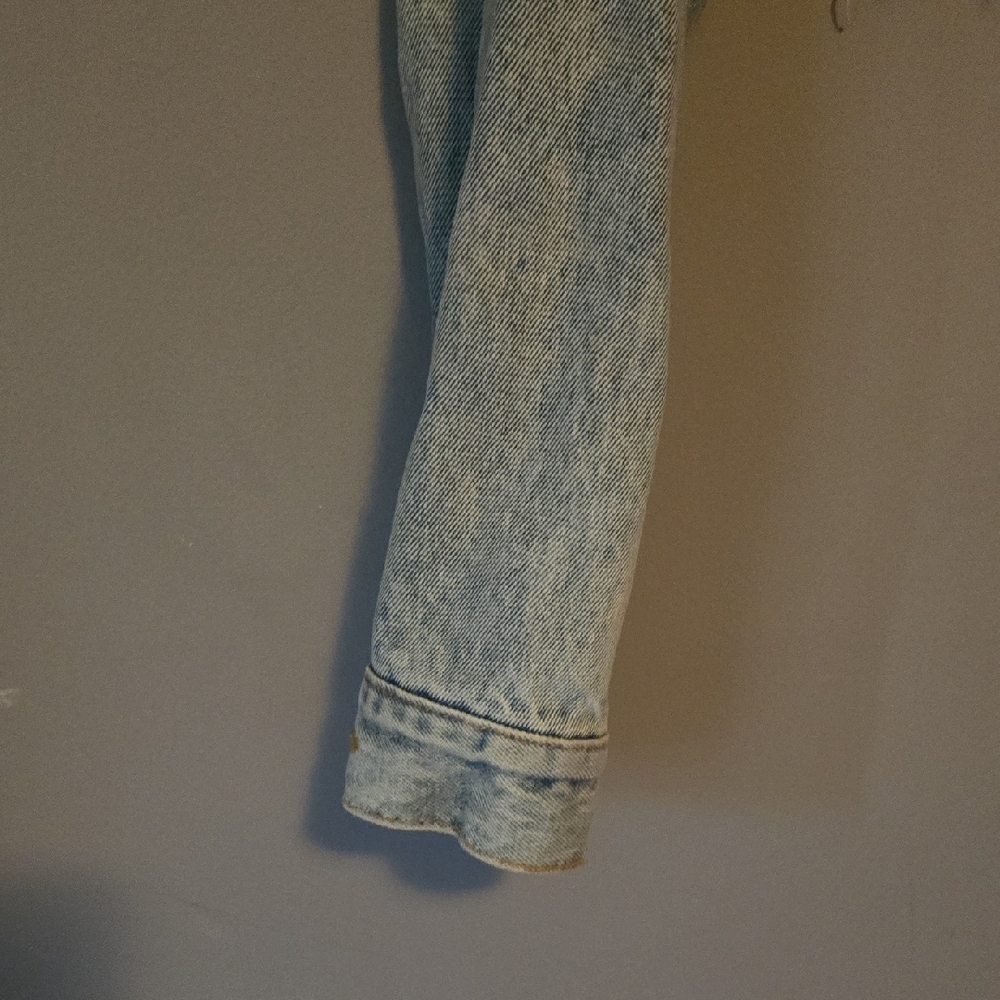 Cropped Distressed Denim Jacket - Picture 5 of 16